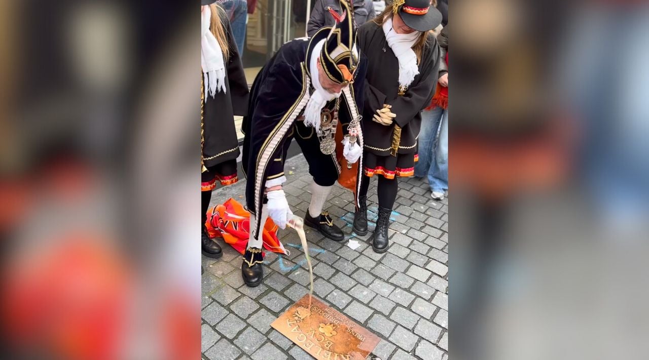 Ook de nieuwe prinsentegel werd onthuld (foto: Stichting Kielegat).