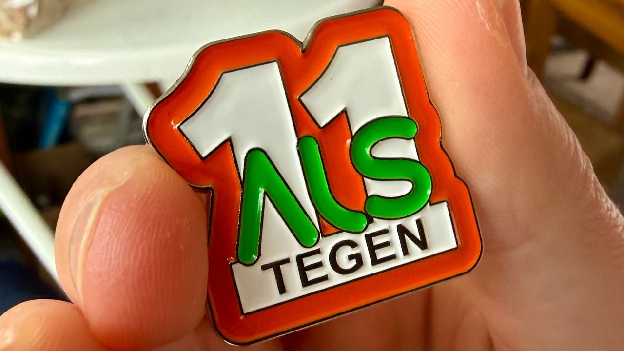 Het speldje van de ALS-actie (foto: Erik Peeters).