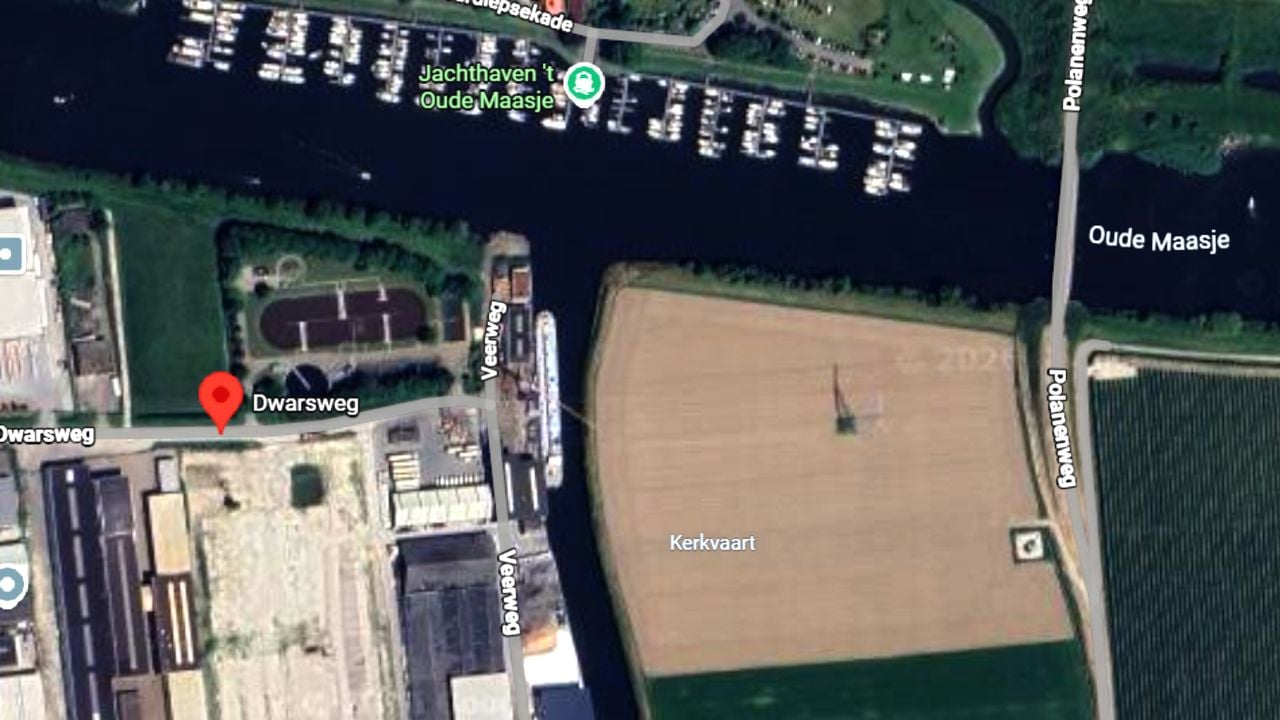 John werkte in de Kerkvaart in Waspik op een schip en viel in het water (foto: Google Maps).