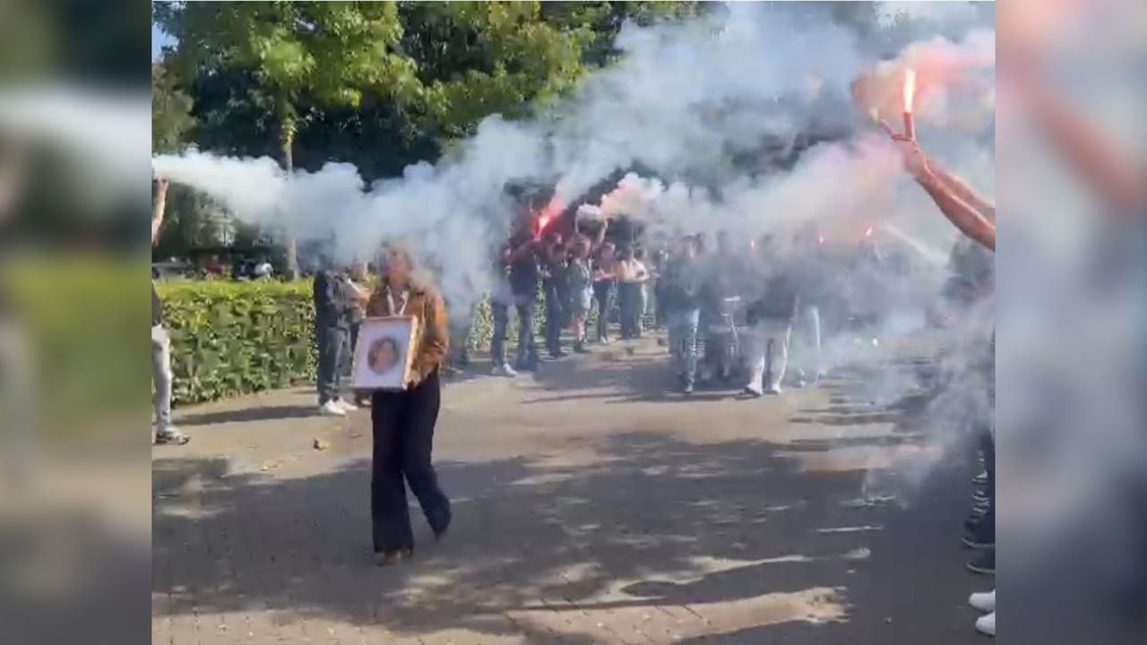 De rouwstoet tijdens de uitvaart van Angelo. (privéarchief)