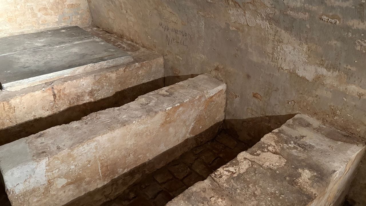 De grafkelder van de Willibrorduskerk in Deurne