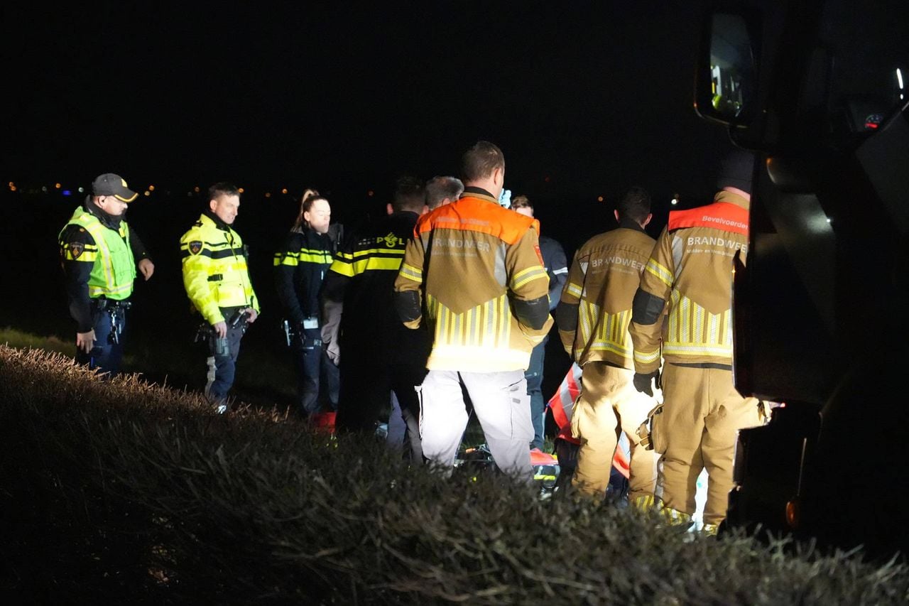 Automobilist overleden na ernstig ongeval in Hooge Zwaluwe (foto: Jeroen Stuve / Persbureau Heitink).