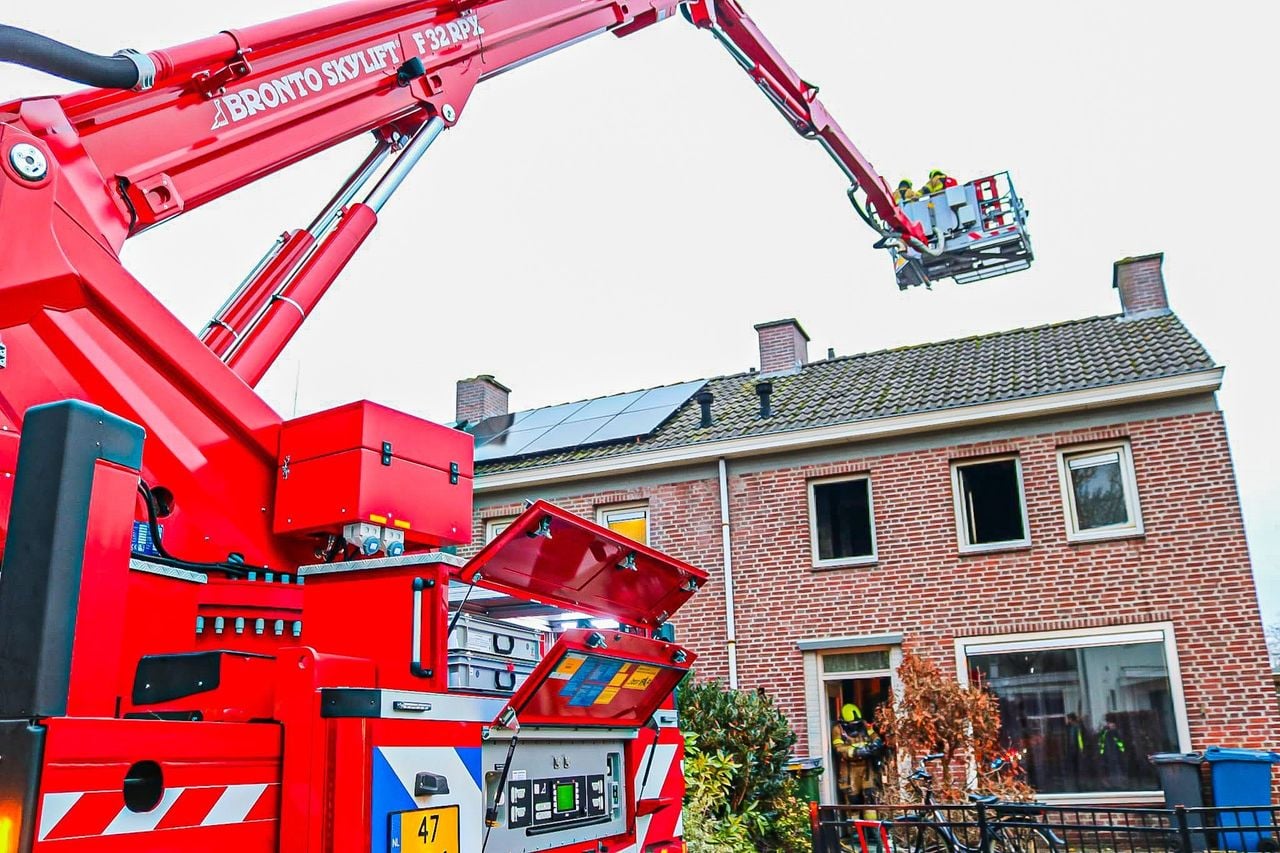 De brand bij het huis aan de Zandkantsestraat in Schijndel (foto: Jordi de Bruijn/SQ Vision).