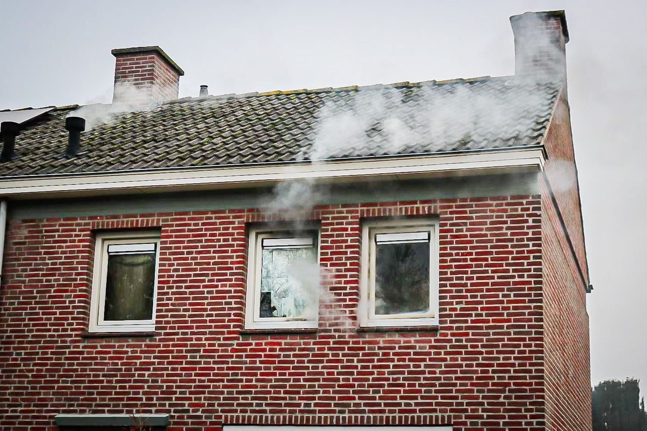 De brand bij het huis aan de Zandkantsestraat in Schijndel (foto: Jordi de Bruijn/SQ Vision).