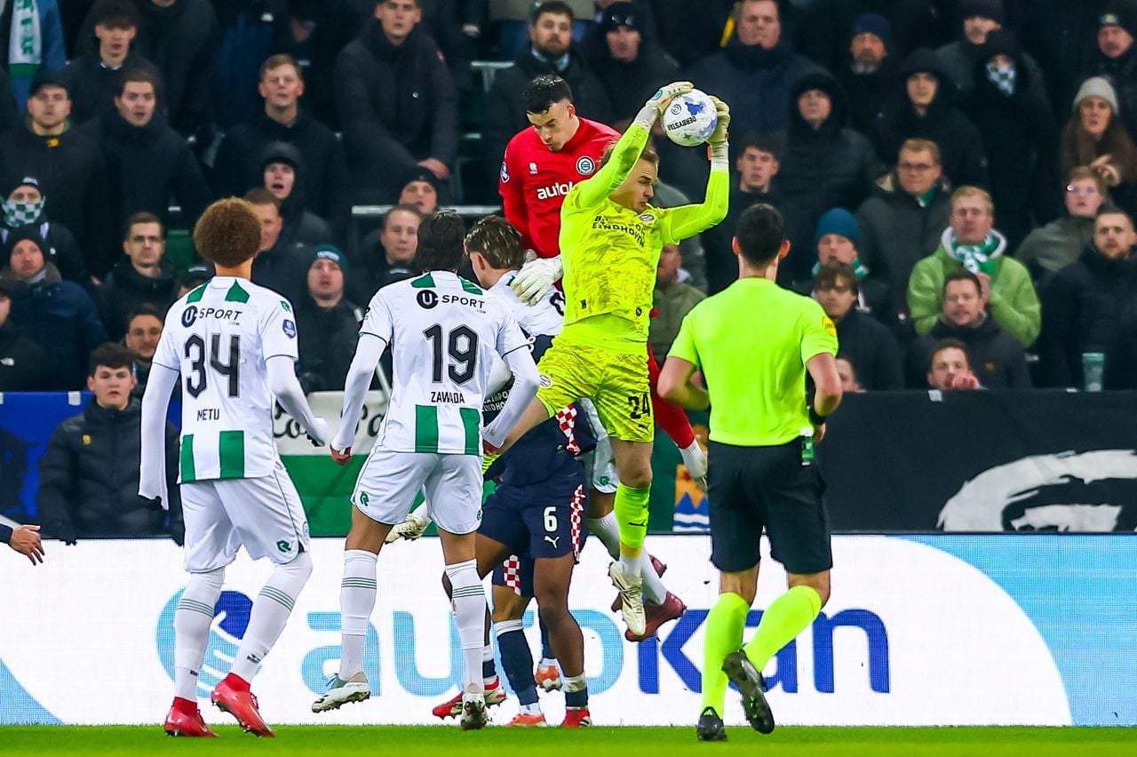  Niek Schiks maakte indruk tijdens zijn debuut in het eerste elftal van PSV (foto: Orange Pictures). 