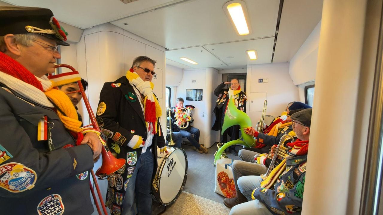PB Band uit Den Bosch onderweg naar Amsterdam (foto: PB Band). 