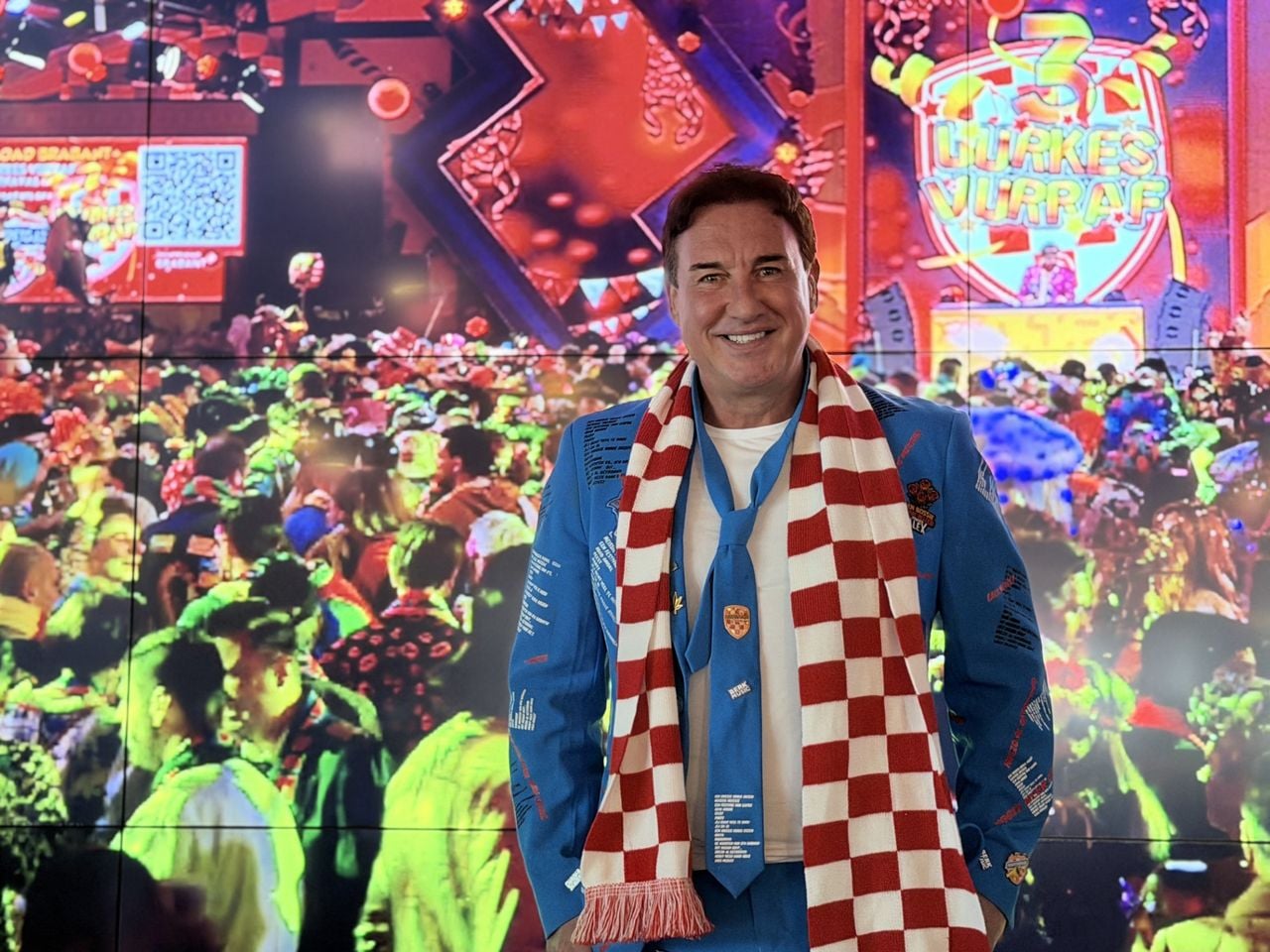 Zanger Alex staat al de dertiende keer op het podium bij 3 Uurkes Vurraf (foto: Lobke Kapteijns).