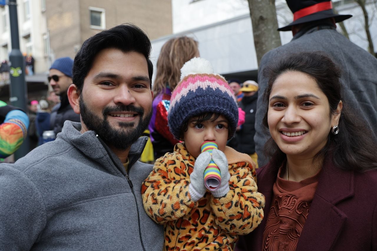 Pratham en zijn gezin houden van festivals en dus ook van carnaval (foto: Lobke Kapteijns). 