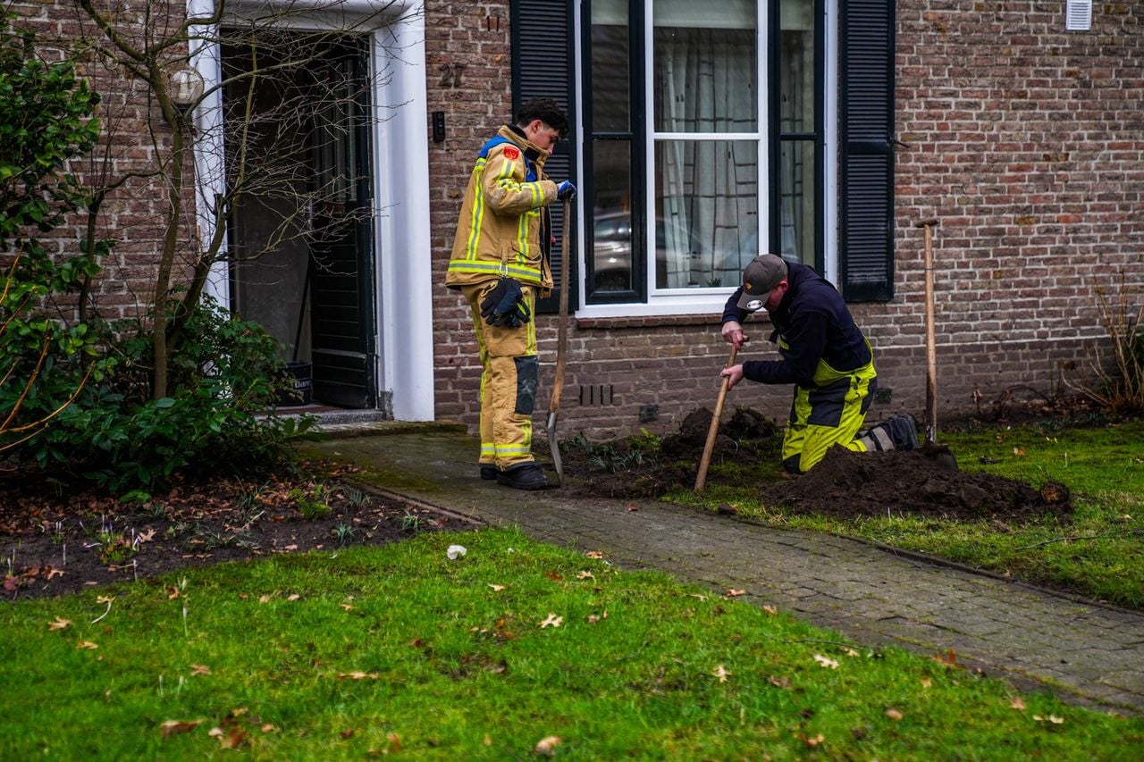 Tien huizen zijn ontruimd in Geldrop (foto: Dave Hendriks/Persbureau Heitink).