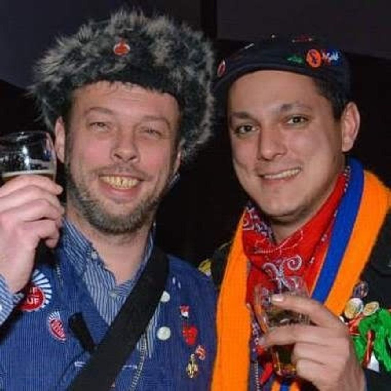 De in 2016 overleden Gijs de Goede en Tim de Zeeuw tijdens carnaval (privéfoto).