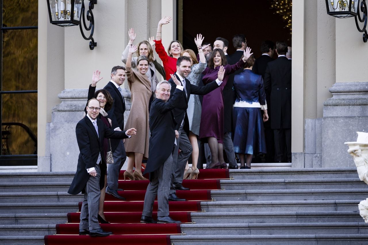 Ook de andere bewindspersonen maken hun opwachting (foto: ANP).