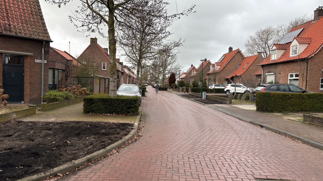 Stukken stoep die verwijderd zijn in de Molenstraat