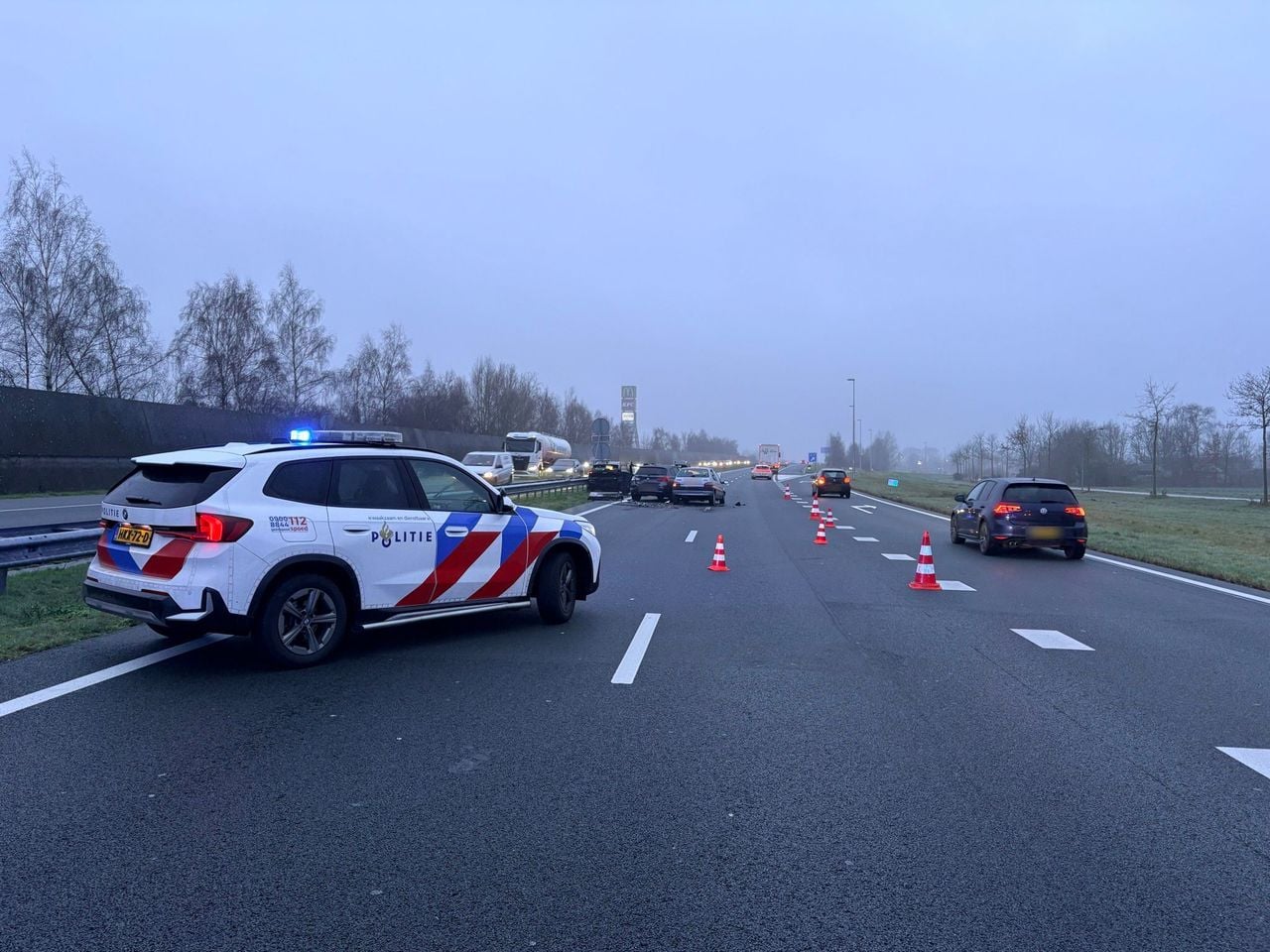 Er is een ongeluk met vier auto's gebeurd (foto: Rijkswaterstaat).