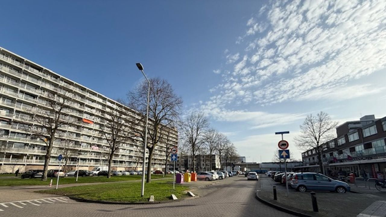 Flatgebouwen domineren de wijk Warande in Bergen op Zoom (foto: Robert te Veele).