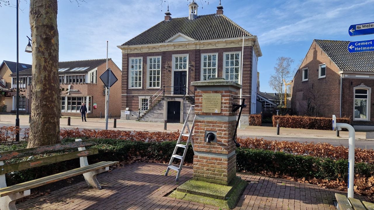 De waterpomp op het plein in Erp (foto: Tom Berkers).