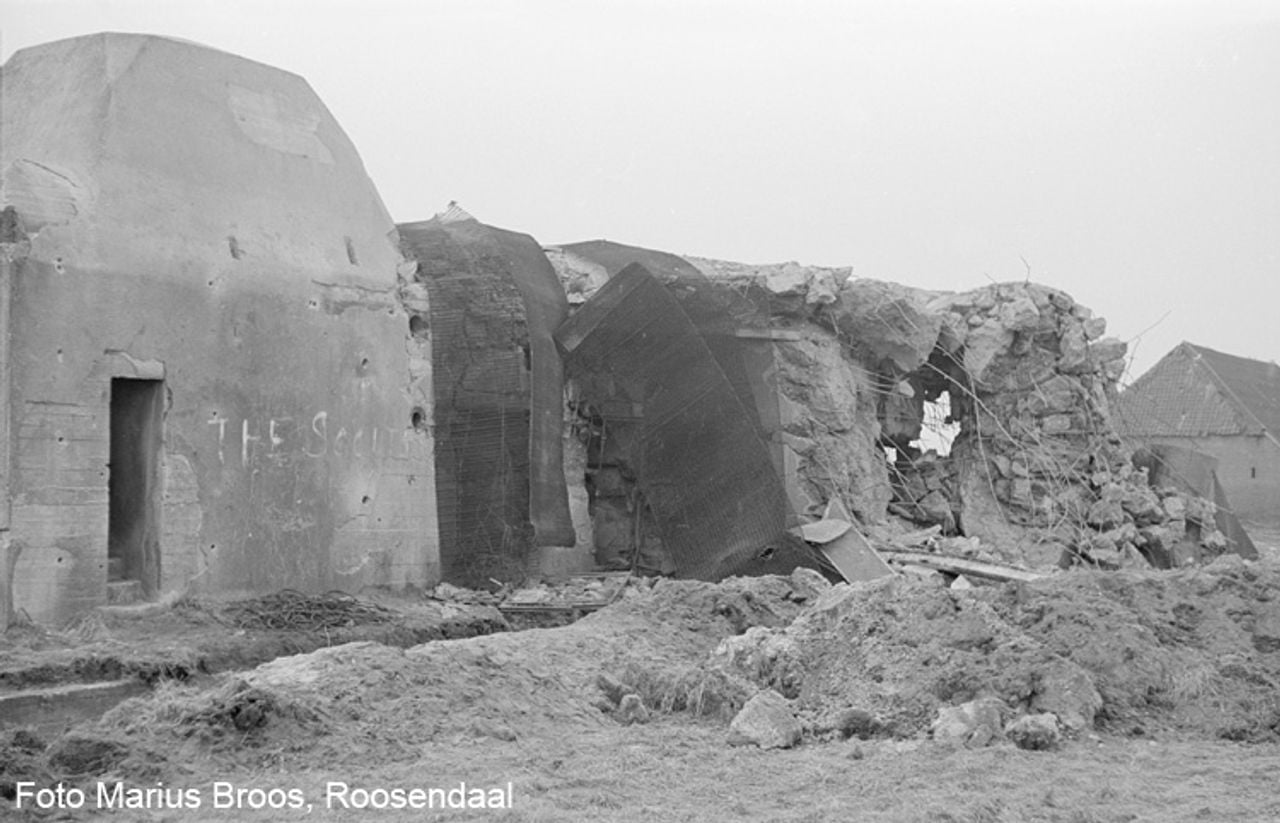 Om de bunker te slopen waren vier explosies nodig (foto: Marius Broos).