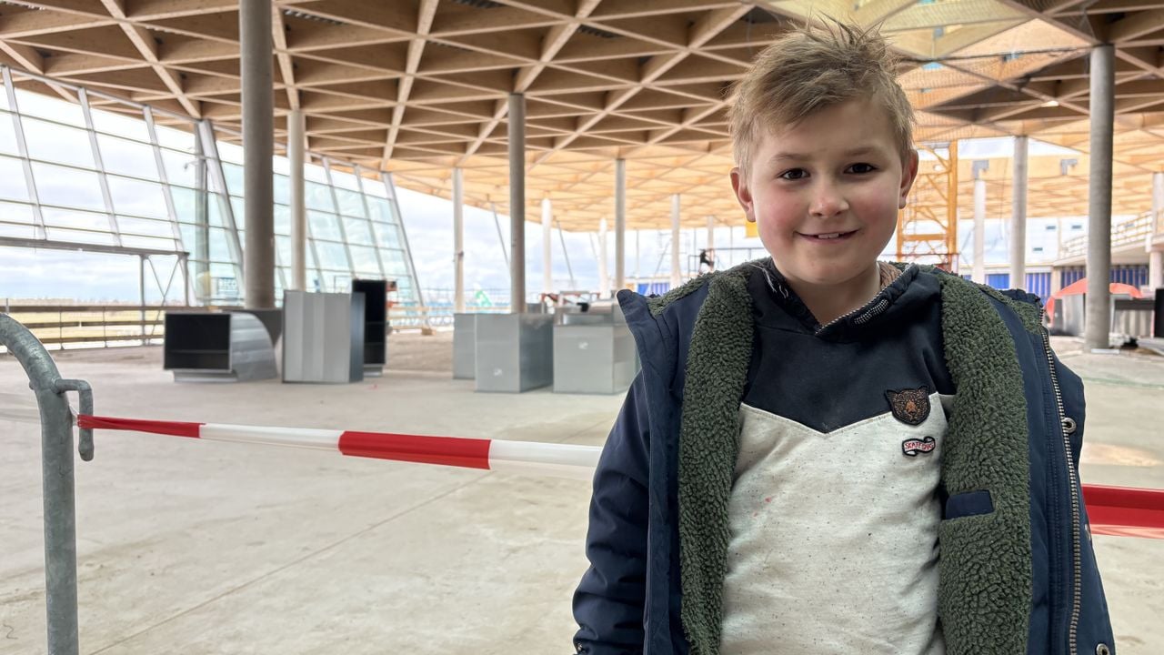 De zevenjarige Huub bezoekt Eindhoven Airport voor het eerst (foto: Wilco Zonneveld).