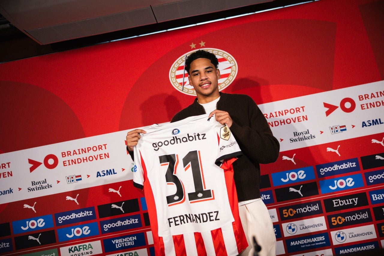 Noah Fernandez verlengt zijn contract (foto: PSV).
