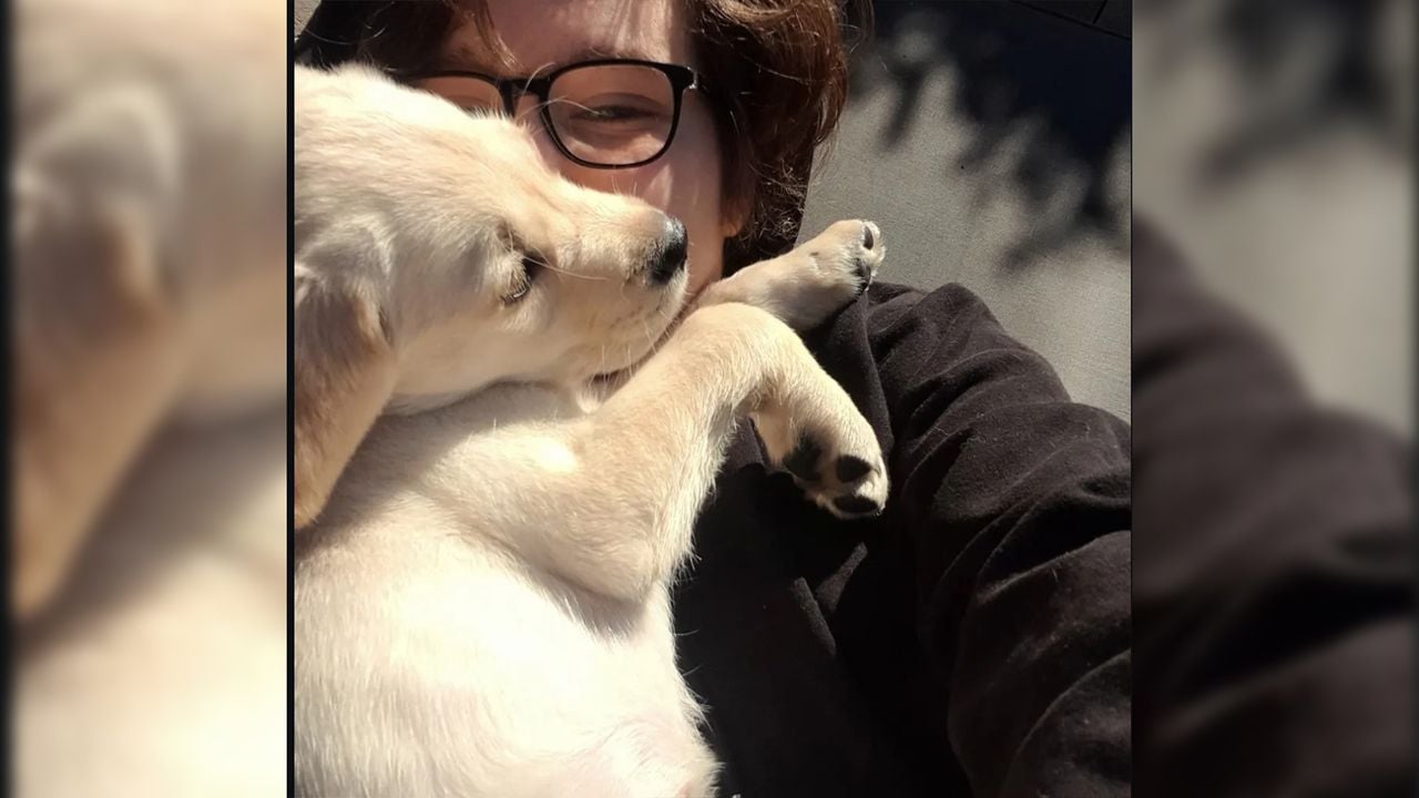 Dunya samen met haar hond Daisy