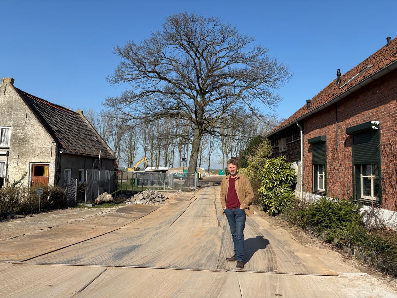 Ton Stokwielder bij de oude eik.