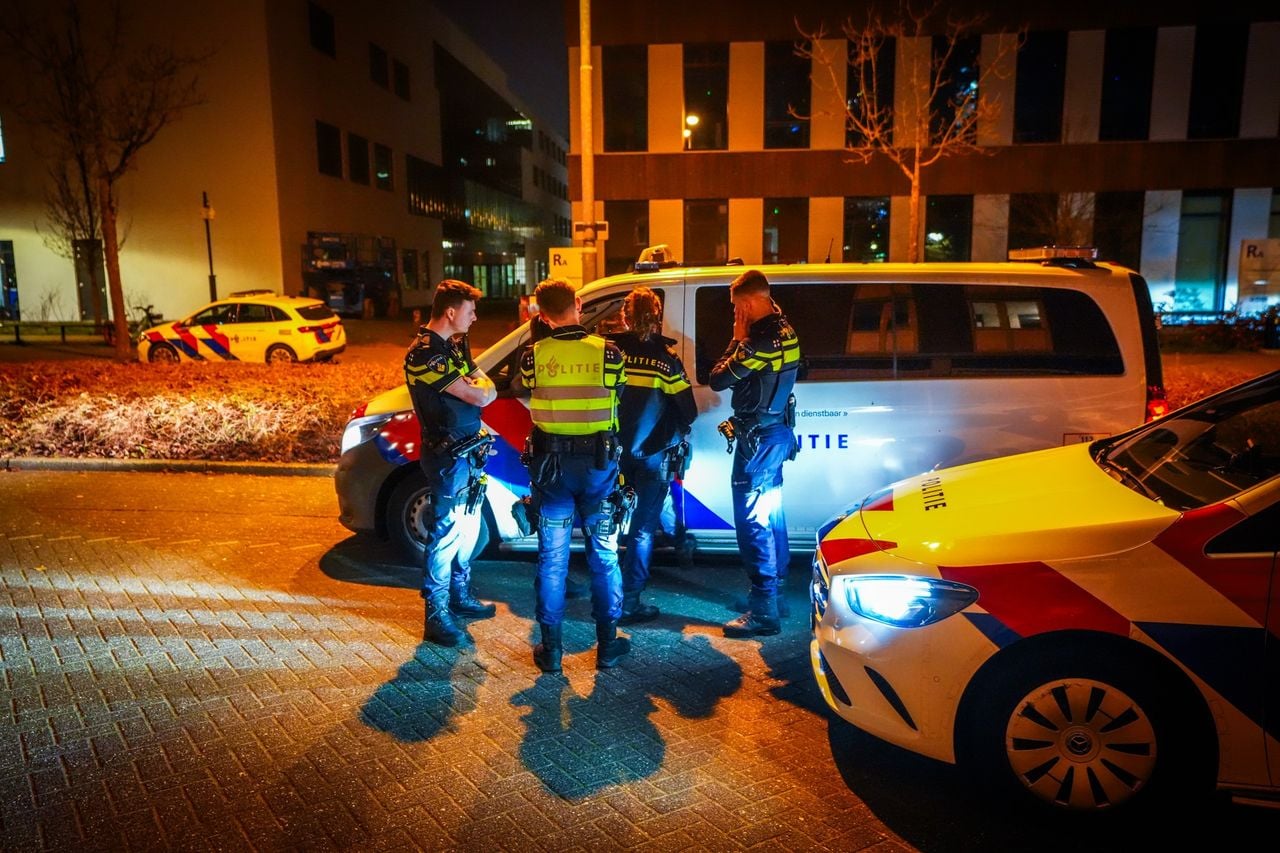 De politie is bezig met het onderzoek naar de mishandeling in Eindhoven (foto SQVision).