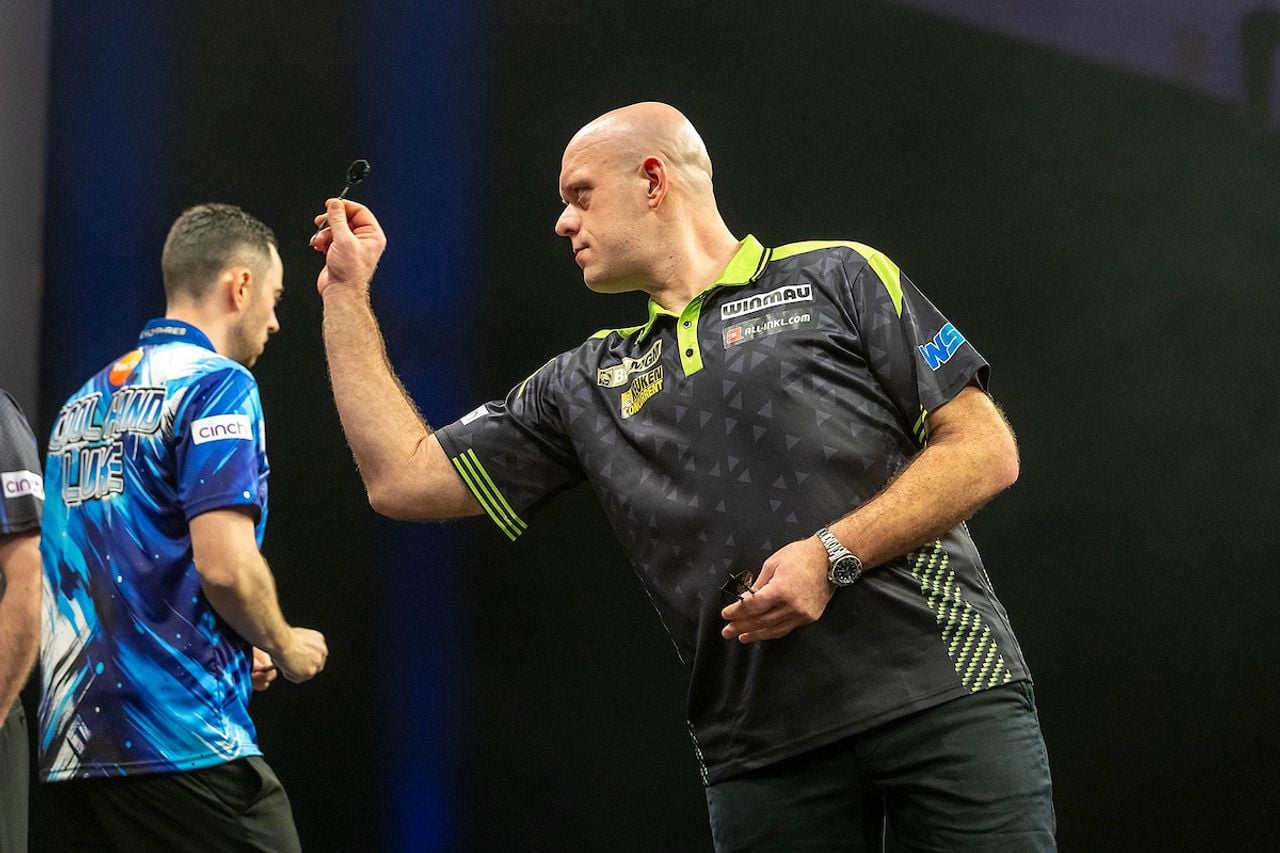 Michael van Gerwen was scorend niet opgewassen tegen Luke Humphries (foto: PDC).