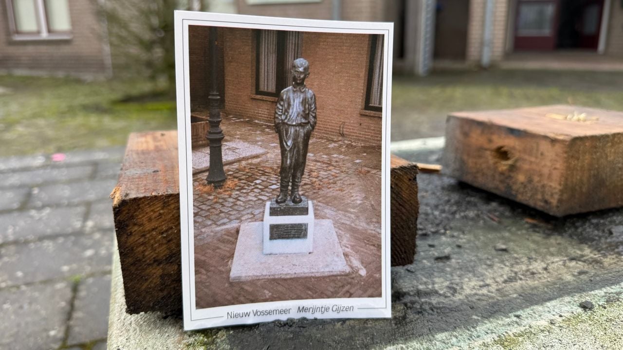 Dieven haalden het bronzen beeldje van Merijntje Gijzen weg (foto: Erik Peeters)