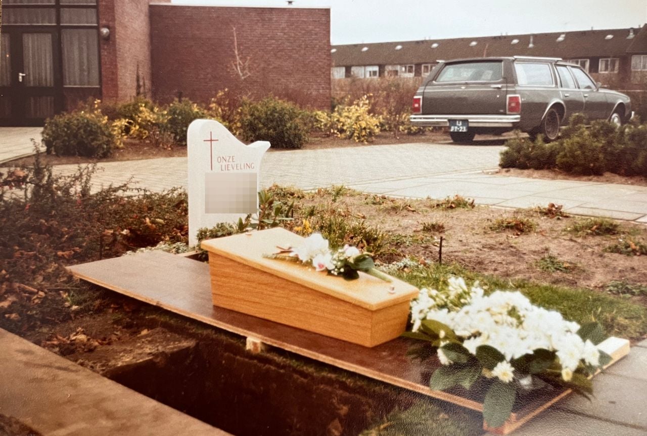 De kist waar Sebastiaan in begraven werd (foto: privéarchief Riet).