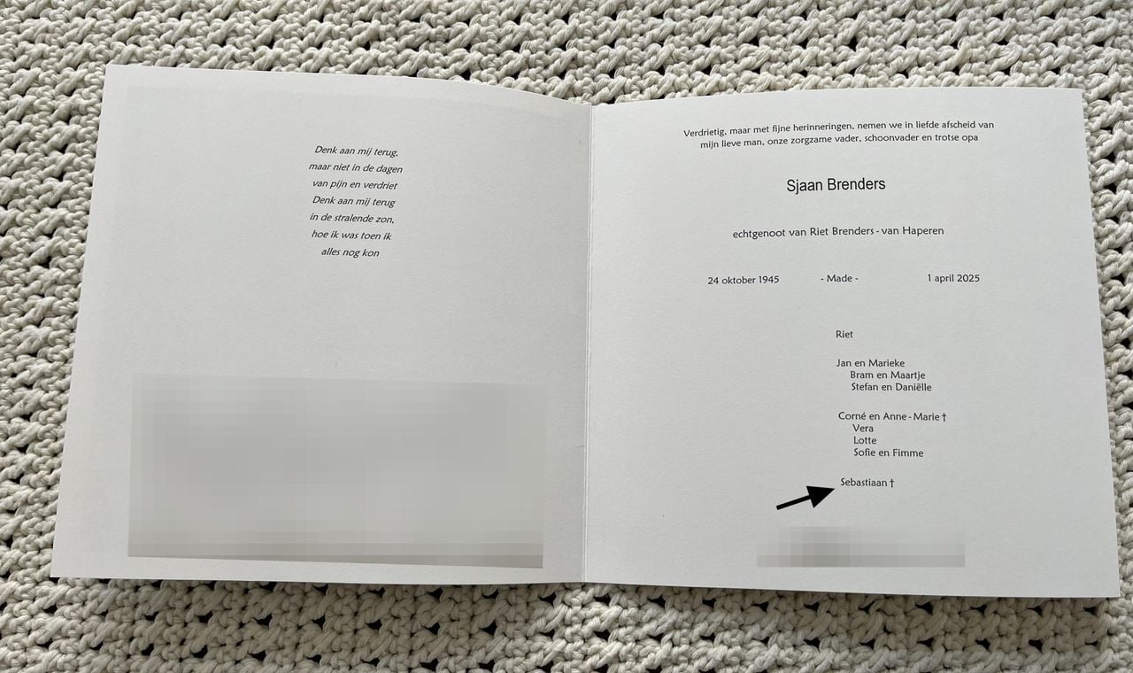 De rouwkaart die Riet liet maken voor haar man Sjaan met onderaan haar overleden zoon Sebastiaan (foto: privéarchief Sjaan).