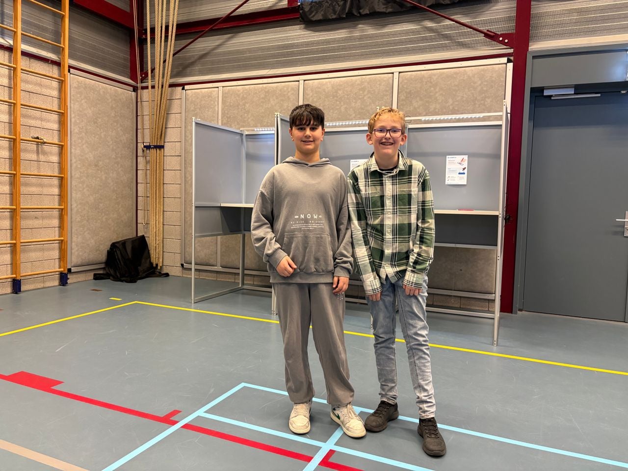 De leerlingen stemmen niet op partijen, maar thema's (foto: Raymond Merkx / Omroep Brabant).