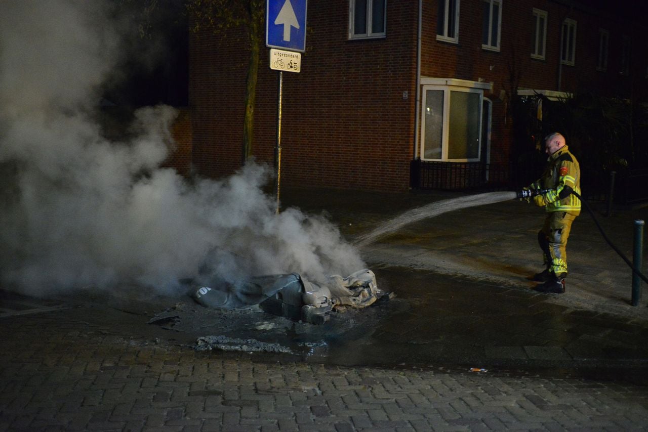 Opnieuw een Dixi in brand in Breda (foto: Perry Roovers / Persbureau  Heitink).