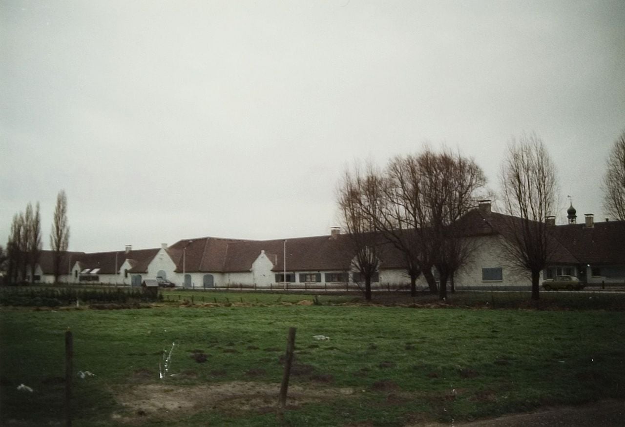 Het oude gebouw van het Autotron in Drunen (foto: Wies van Leeuwen/BHIC)