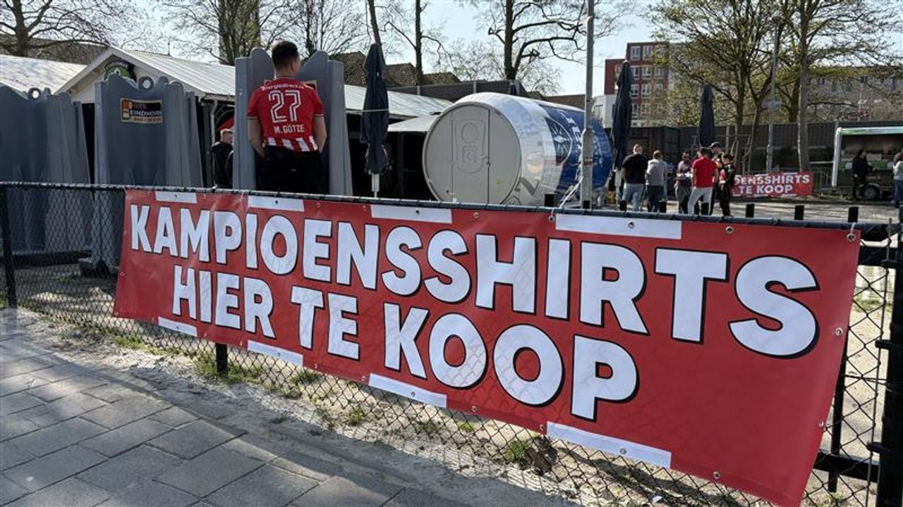 Drukte bij supporterscafé De Aftrap. Foto: Ruud Ritzen