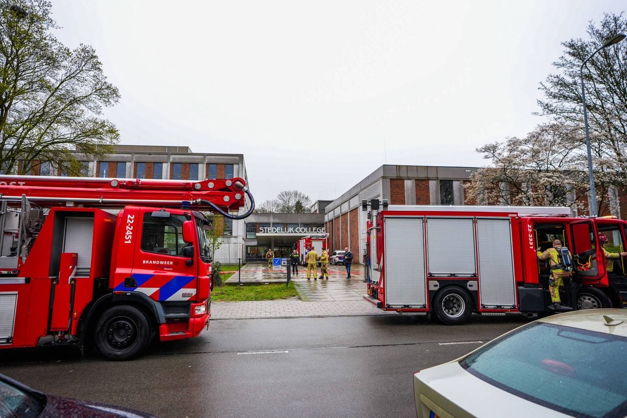 School in Eindhoven ontruimd na brand in toilet (foto: Persbureau Heitink).