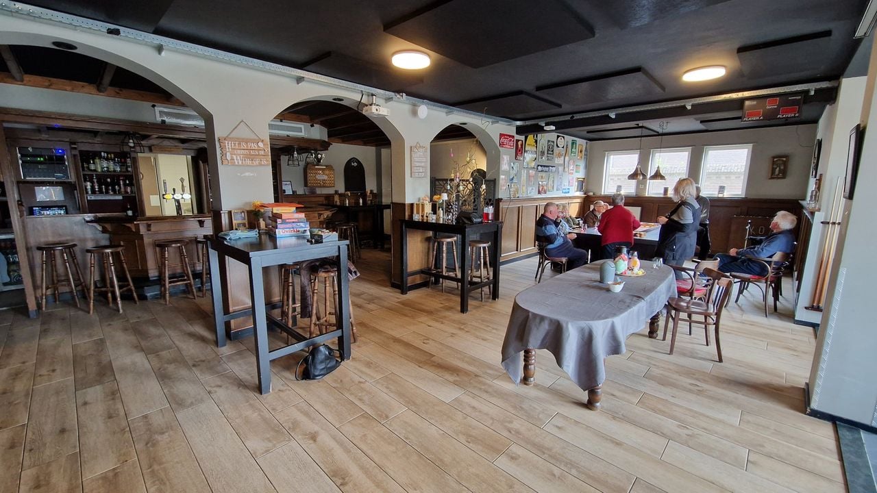 De dagbesteding in de kroeg in Maashees (foto: Tom Berkers).