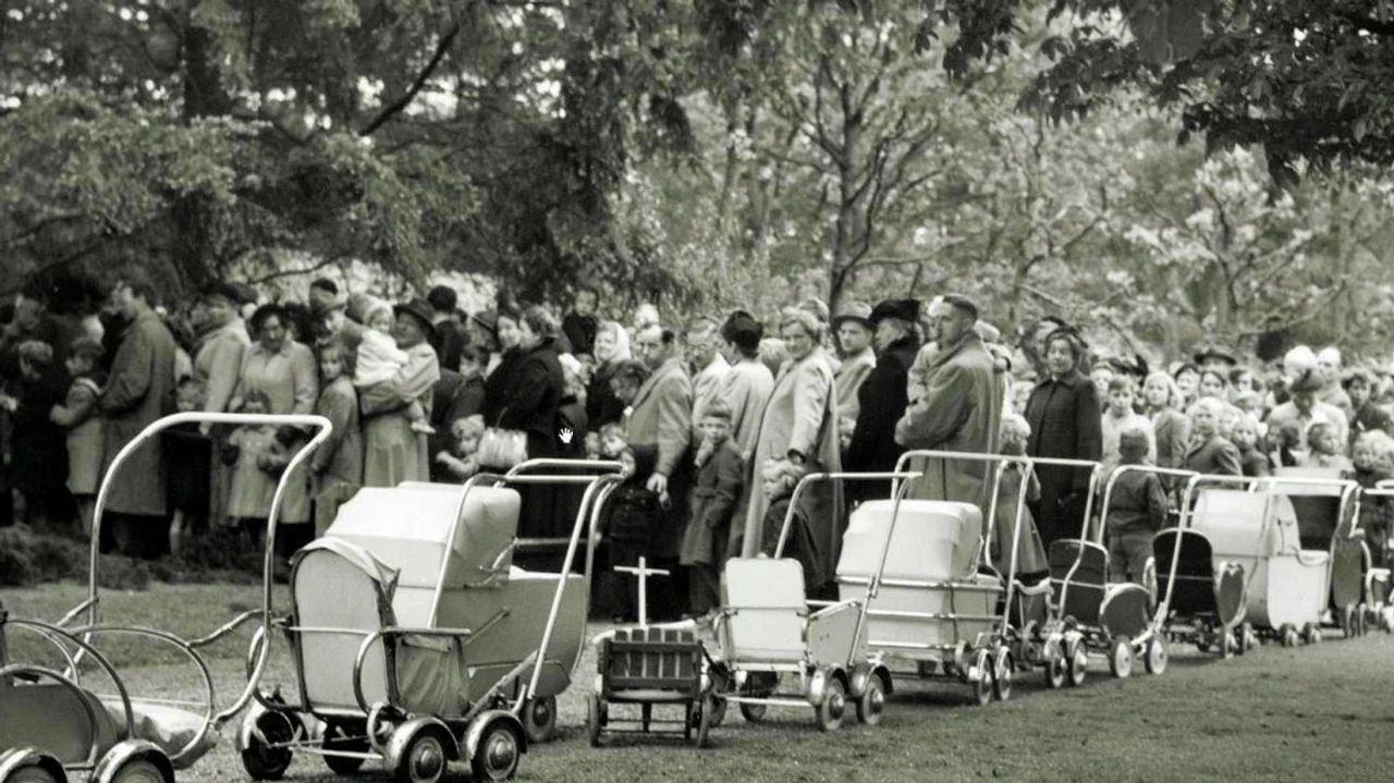 Drukte bij de sprookjestuin van Philips (foto: Eindhoven in Beeld).