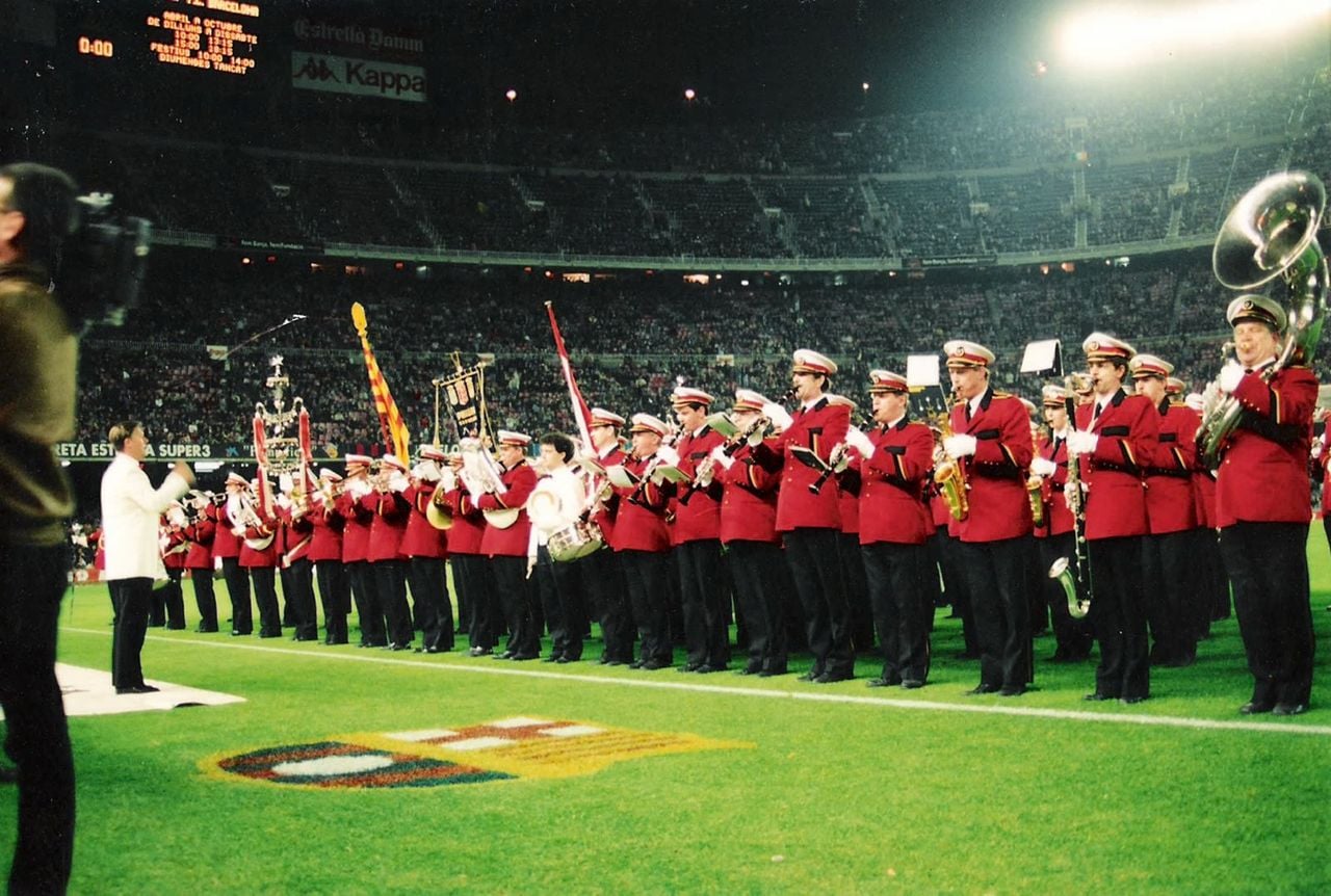 De Philips Harmonie in Camp Nou in Barcelona in 1994 (foto: archief Philharmonie Brainport).