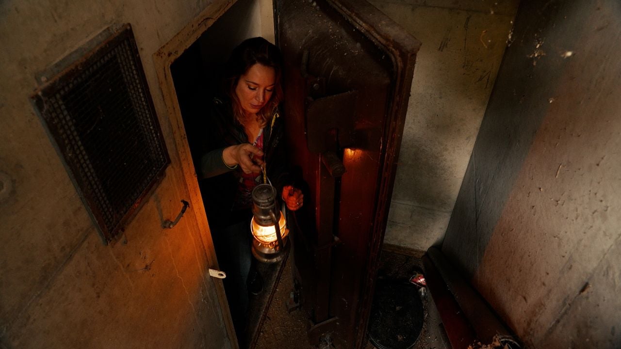 Hanneke Coolene- Colsters komt in de documentaire Gewapende Vrede op plekken die normaal gesproken gesloten blijven (foto: Gewapende Vrede).