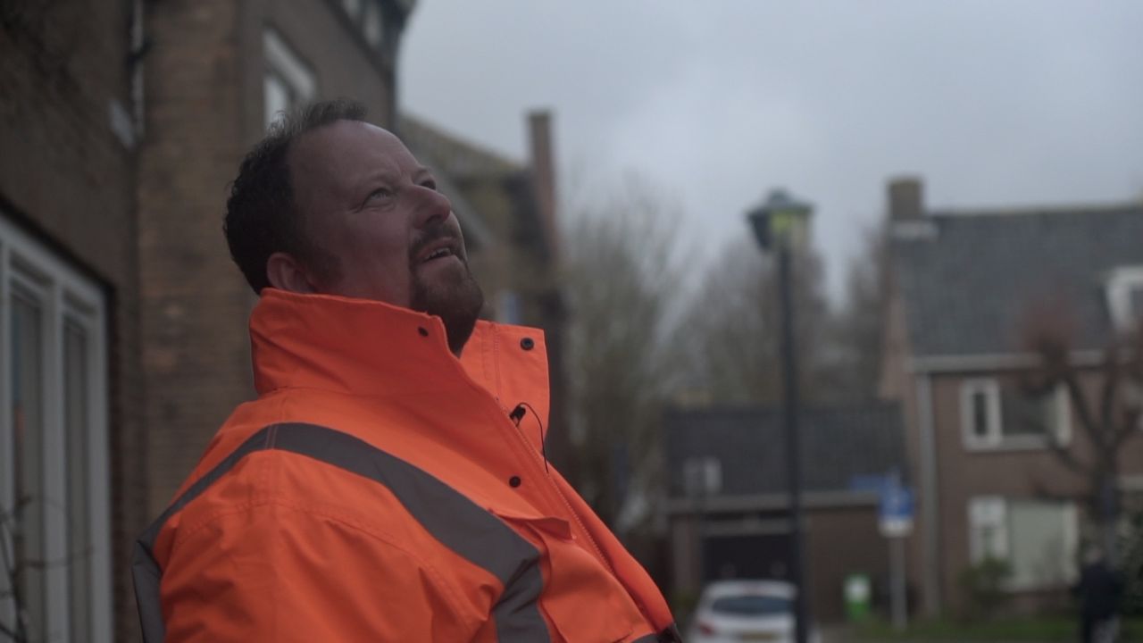 Jacques van IJsseldijk werkt als monteur van straatverlichting (foto: Omroep Brabant).