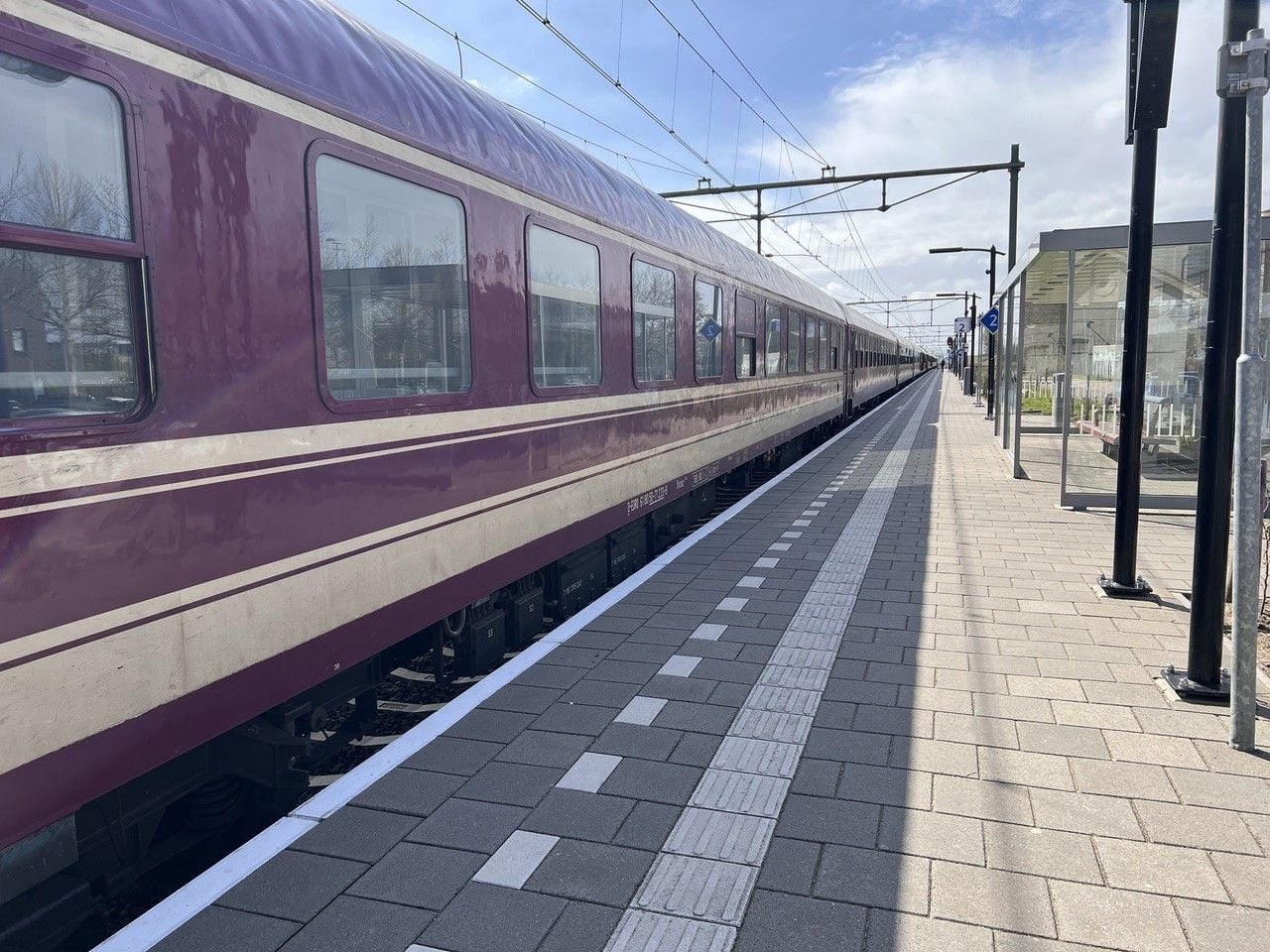 Slaaptrein vast bij spoorbrug Zevenbergen (foto: Boswachter Dirk te Zevenbergen).