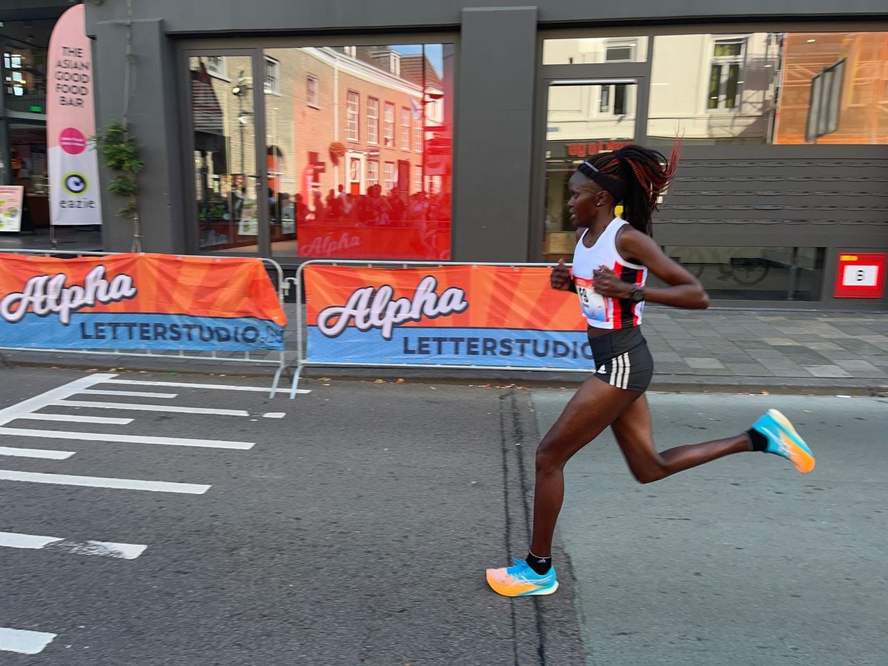 Elizeba Cherono werd vierde op het NK Marathon 2025 in Amsterdam.