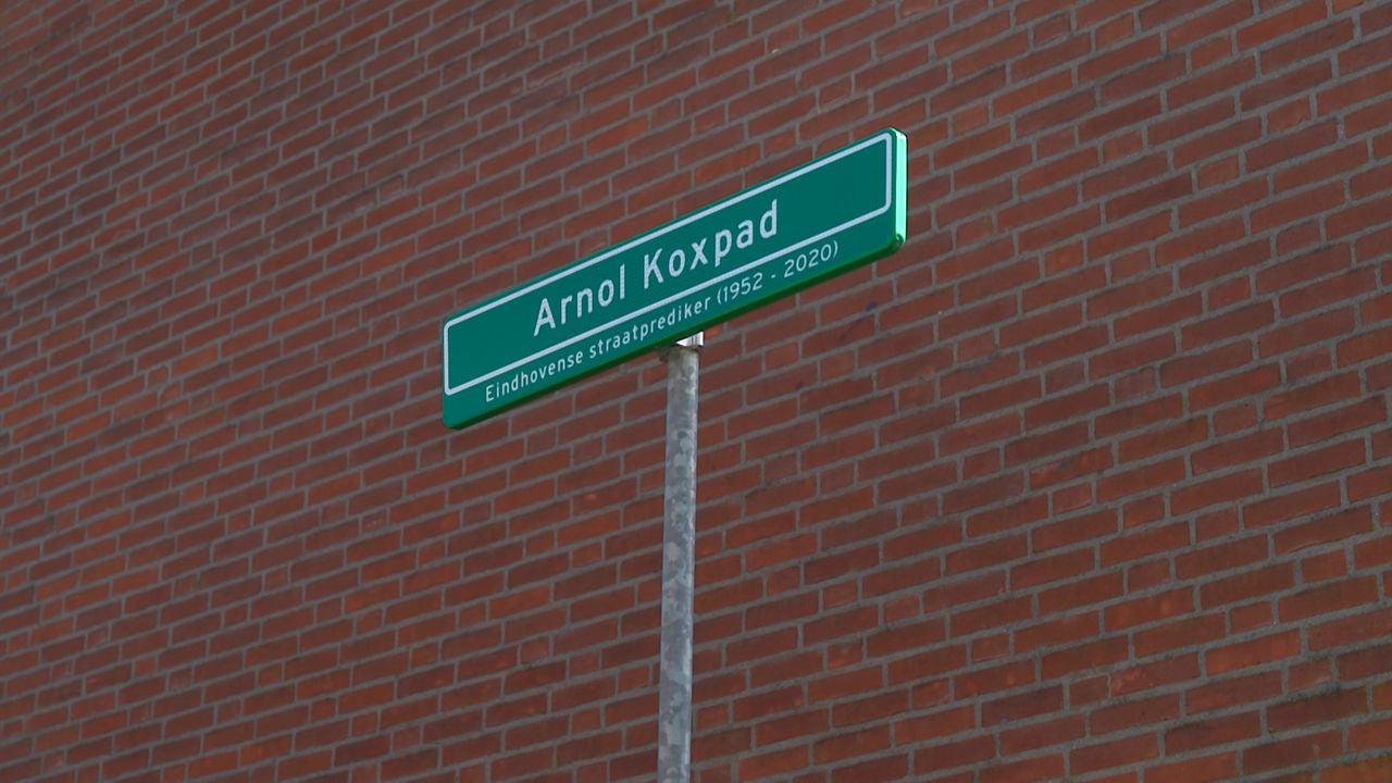 De overleden Eindhovense straatprediker Arnol Kox kreeg vrijdag een eigen pad (foto: Omroep Brabant).