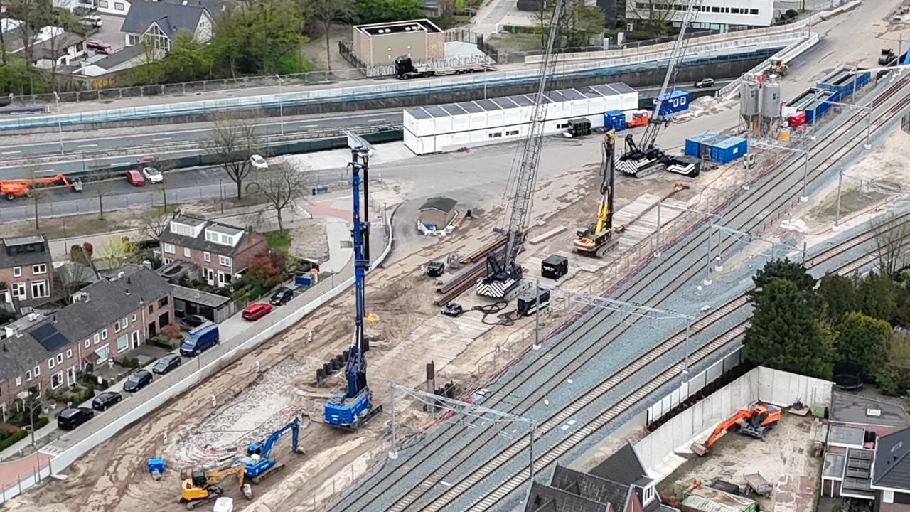 Spoor bij Vught verzakt, geen treinen ten zuiden van Den Bosch (foto: Bart Meesters / Persbureau Heitink).