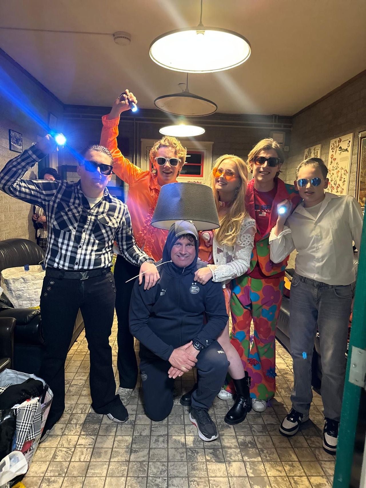 Heel de familie doet mee aan de playbackshow (Privéfoto).