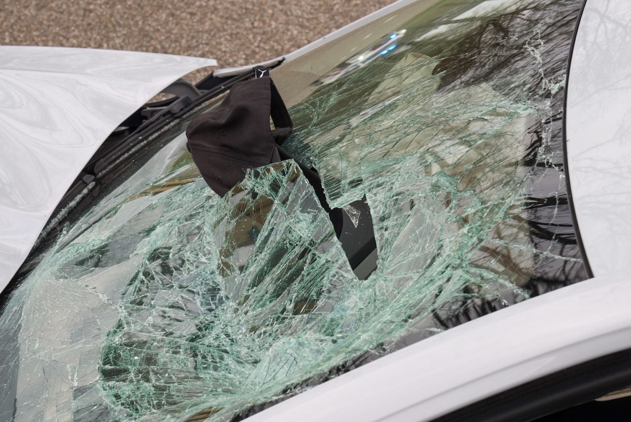 Man zwaargewond naar ziekenhuis na ernstig ongeluk (foto: Harrie Grijseels/Persbureau Heitink).