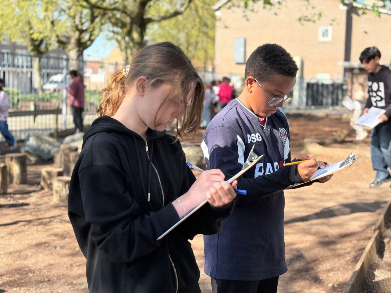 Concentratie bij de buitenles (foto: Raymond Merkx).