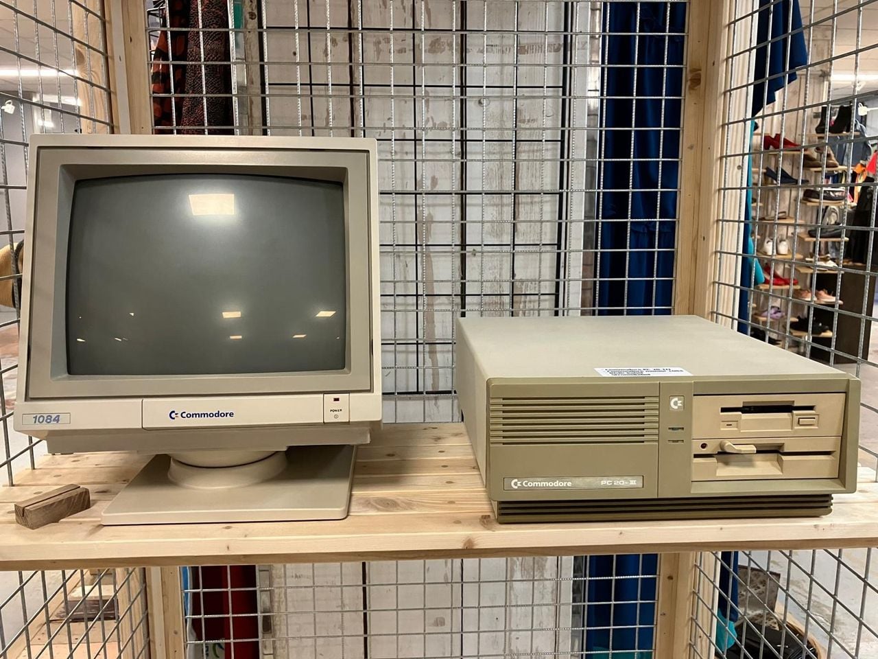 De ontdekte Commodore-pc bij kringloopwinkel La Poubelle (foto: Karin Braam/La Poubelle).