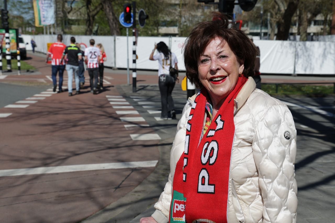 Jeanne vertrok al op tijd naar het terras: "Dan pakken we samen lekker een wijntje" (foto: Lobke Kapteijns).