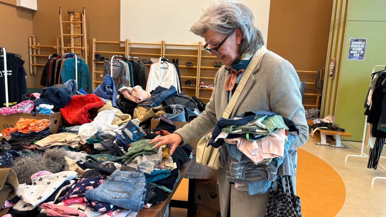 Spullen en kleding krijgen een tweede leven (Foto: Imke van de Laar)