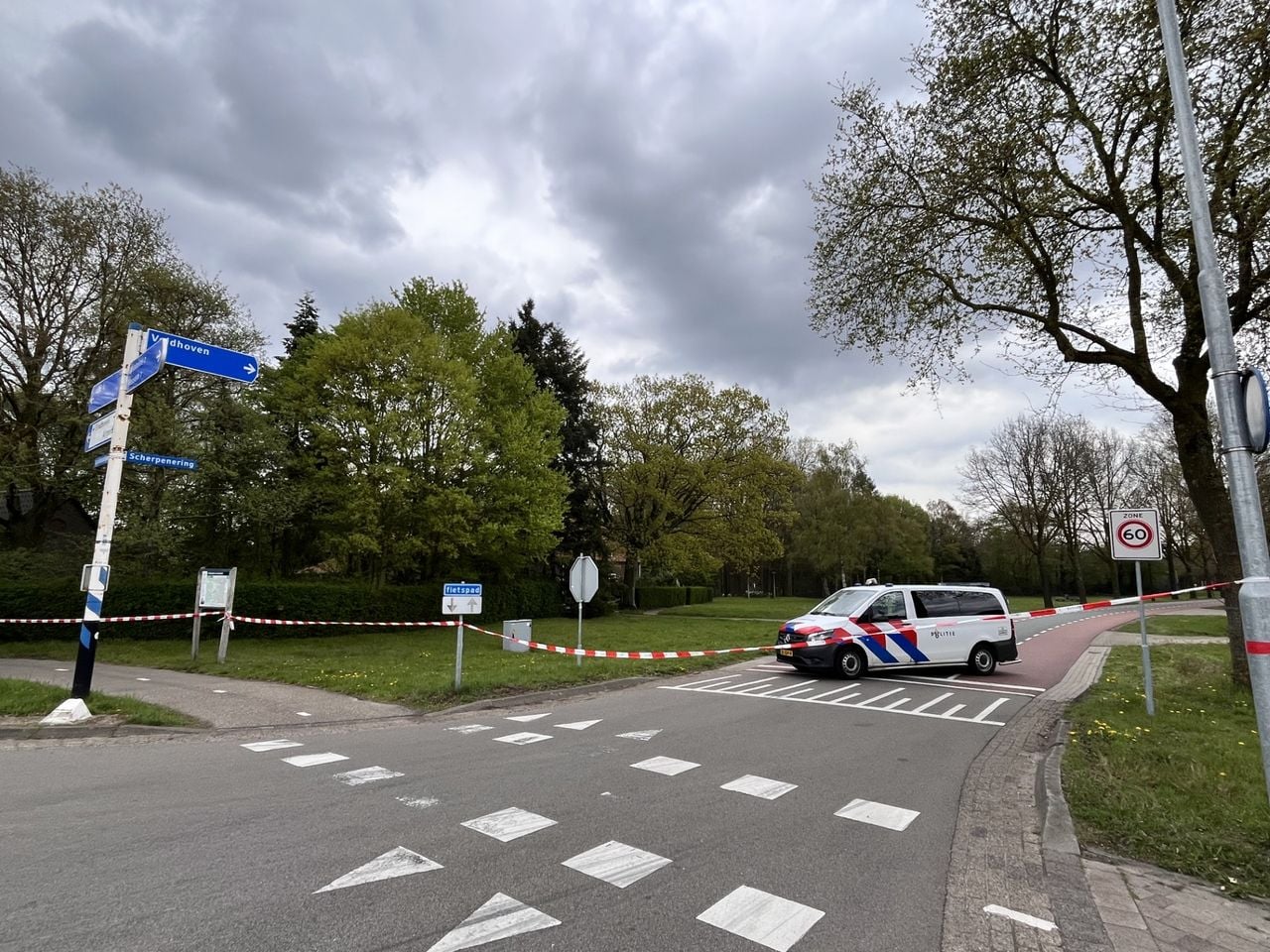 Politie heeft de Scherpenering aan beide kanten afgezet. 